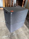 Plastic totes with lids