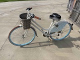 Main street Lexingtonwomen's bicycle