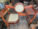 Gossip bench