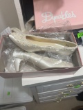 dyeables slippers in box, lace and flowers