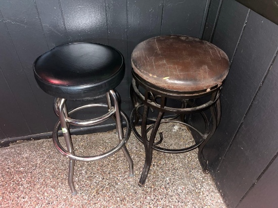 2 bar stools