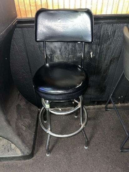 1 high top bar stool