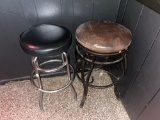 2 bar stools