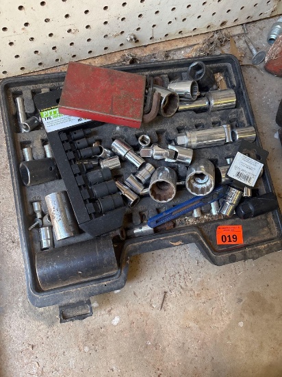 Incomplete socket set