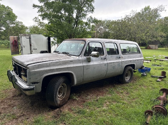 1990 suburban 3/4 2wd sells with title up to date registration on OK black tag. . 350 small block