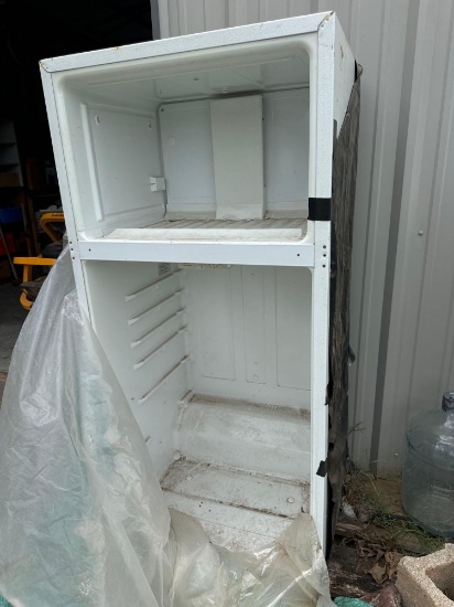Fridge with no doors Condition unknown *BUYER IS RESPONSIBLE FOR LOADING*