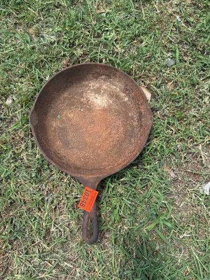 Cast iron pan