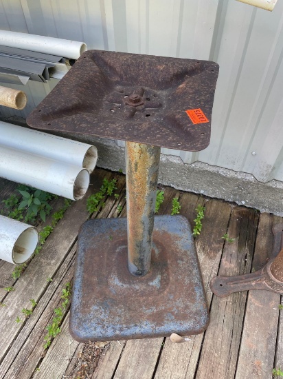 Grinder stand *BUYER IS RESPONSIBLE FOR LOADING*
