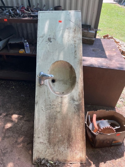 Bathroom sink