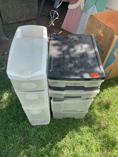 Plastic storage container with drawers