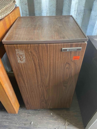 Mini fridge
