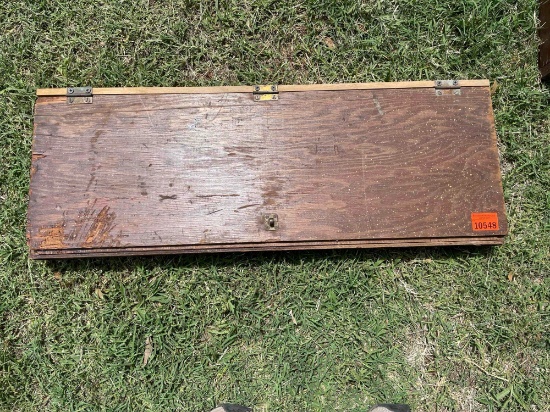 Wooden closing box