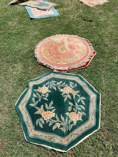 2 round Decorative rugs