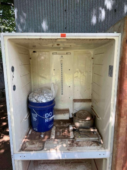 Fridge with no doors *BUYER IS RESPONSIBLE FOR LOADING*