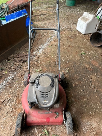 Murray push lawn mower *BUYER IS RESPONSIBLE FOR LOADING*