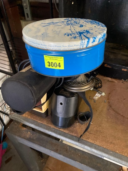 2 pencil sharpeners, hand air pump