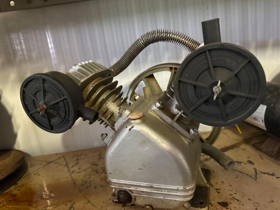 Twin cylinder air compressor pump