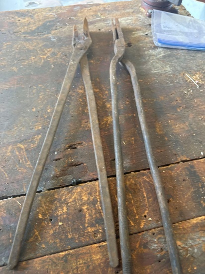 Blacksmith tongs