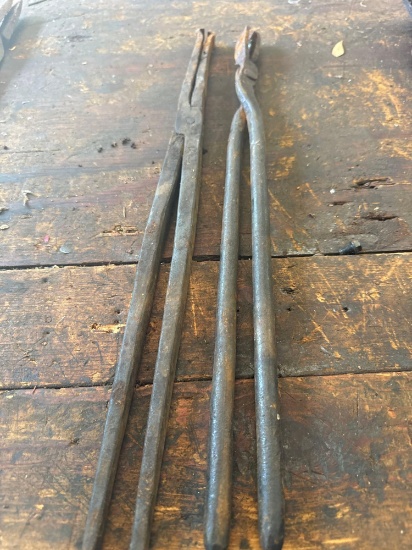 Blacksmith tongs
