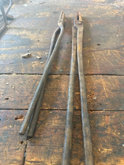 Blacksmith tongs