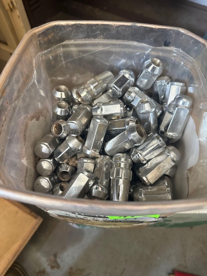 Lug nuts