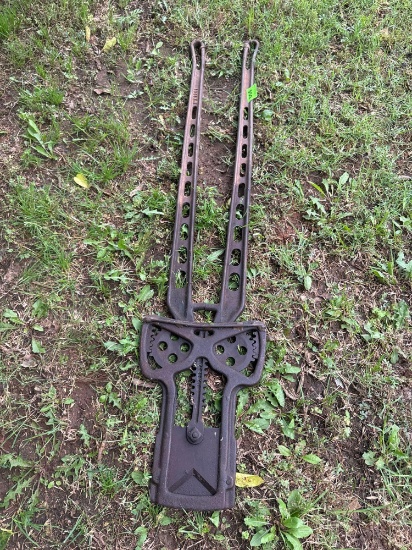 Vintage cast iron Seymour cattle dehorner