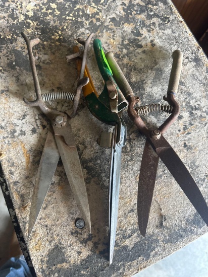 Garden pruners