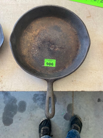 Cast iron pan