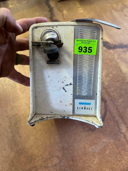Electric can opener