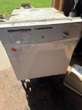 GE dishwasher Condition unknown *BUYER IS RESPONSIBLE FOR DISASSEMBLING LOADING*
