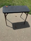 Folding table