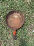Cast iron pan