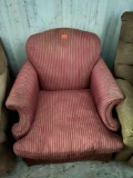 Accent chair *BUYER IS RESPONSIBLE FOR LOADING ALL ITEMS*