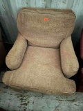 Accent chair *BUYER IS RESPONSIBLE FOR LOADING ALL ITEMS*