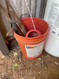 5 gallon bucket with prybar and miscellaneous metal pieces