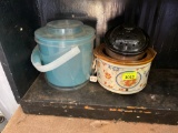 2 Small crockpot, ice bucket
