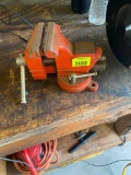Bench vise
