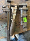 Pipe wrenches