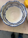Vintage apple design bowls