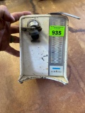 Electric can opener