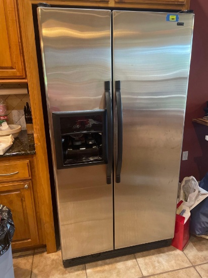 Kenmore refrigerator freezer. Bring help to load