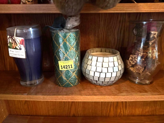 3 Candles, vase with potpourri
