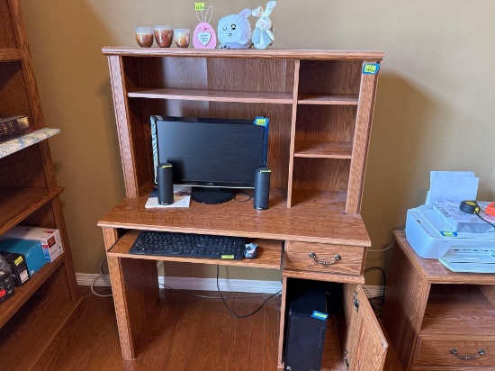 Computer desk, 42.5 x 19. 5 x 56.5 inches, items on desk or not included, Bring Help to move