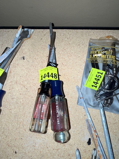 screw drivers