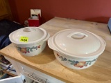 two dish bowls with lids