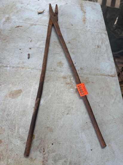 Blacksmith tongs