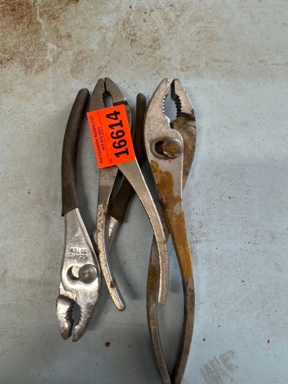 Pliers