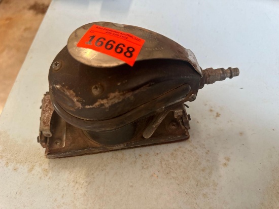 Pneumatic sander