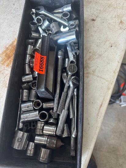Sockets and socket wrench