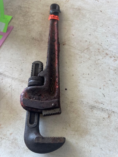 Pipe wrench